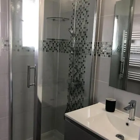 Apartment Balcon, Place De Parking, Centre *