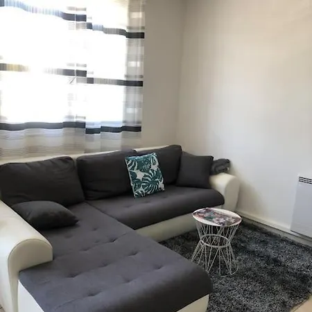 Apartment Balcon, Place De Parking, Centre *