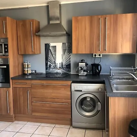 Apartment Balcon, Place De Parking, Centre *