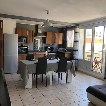 Apartment Balcon, Place De Parking, Centre *